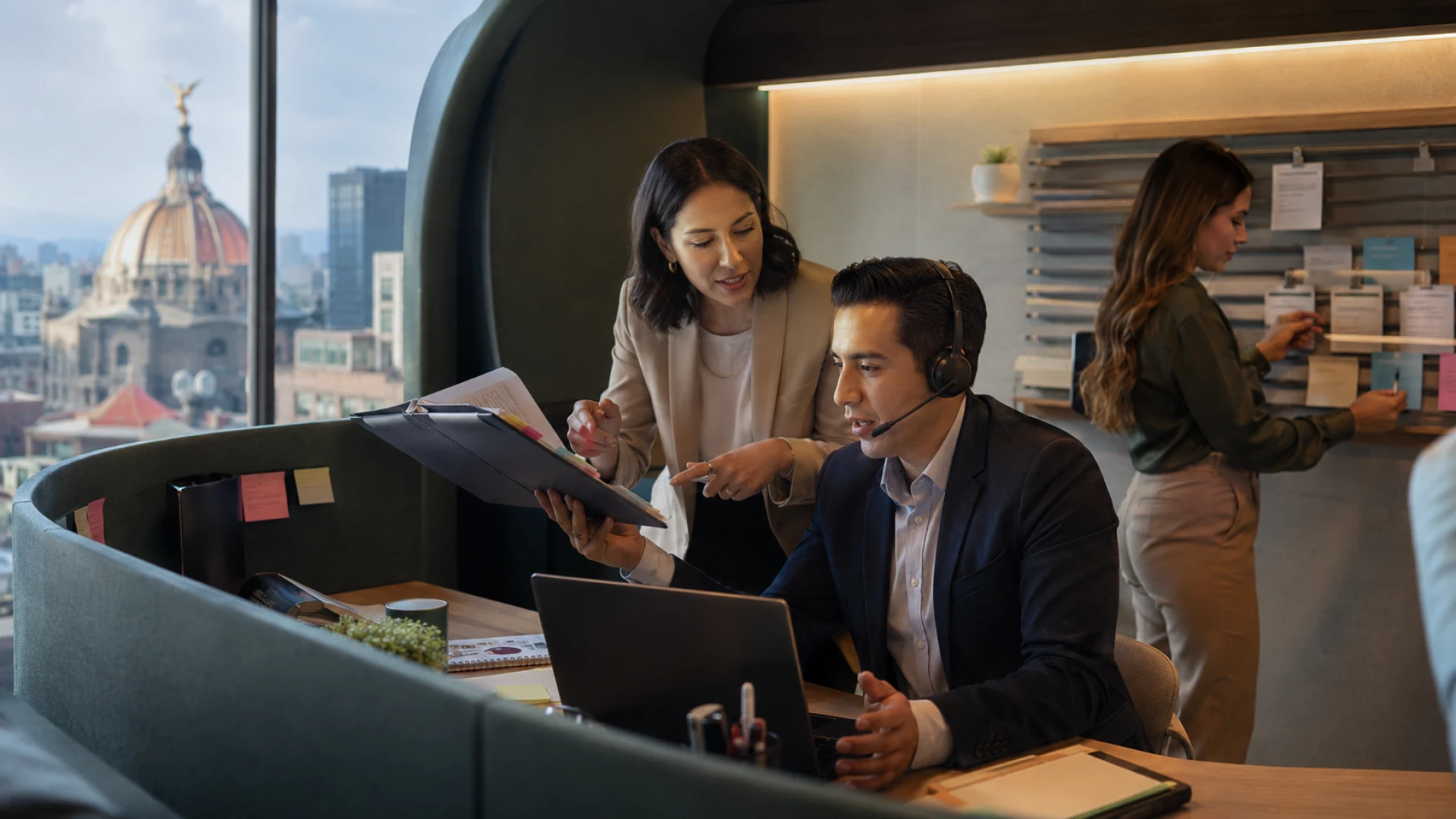 Sales enablement para equipos consultivos en Chile: cómo alinear mensajes, proceso y seguimiento comercial