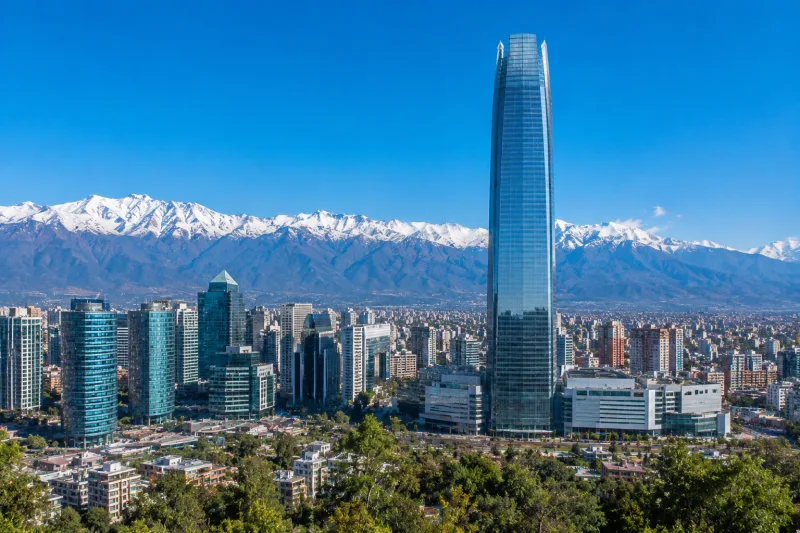 Vista urbana de Santiago como contexto empresarial de Chile