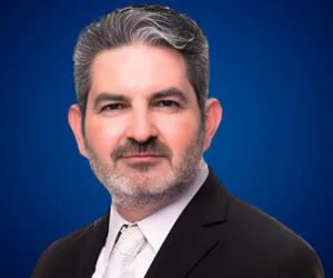 Alexandro Bravo, conferencista para eventos corporativos sobre Liderazgo Femenino