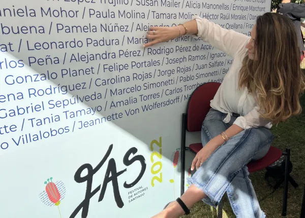 Alejandra Pérez en Festival de Autores 2022 durante una aparición pública.