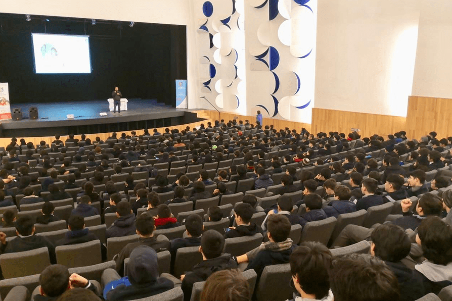 Arnaldo Canales en acción