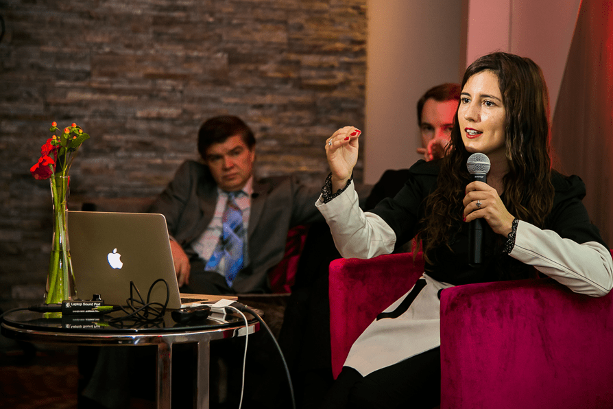 Mónica López en acción