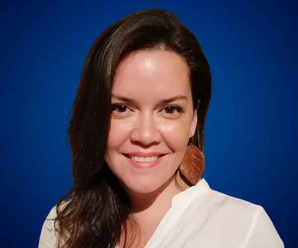 Simoné Oliva — Conferencista de Estrategia Empresarial