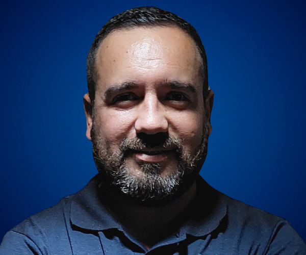 Óscar Alarcón — Conferencista de Cambio y Adaptación
